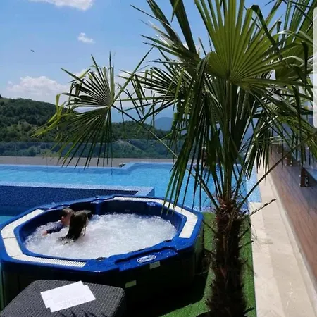 Ogi & Premijer 42 Apartmán